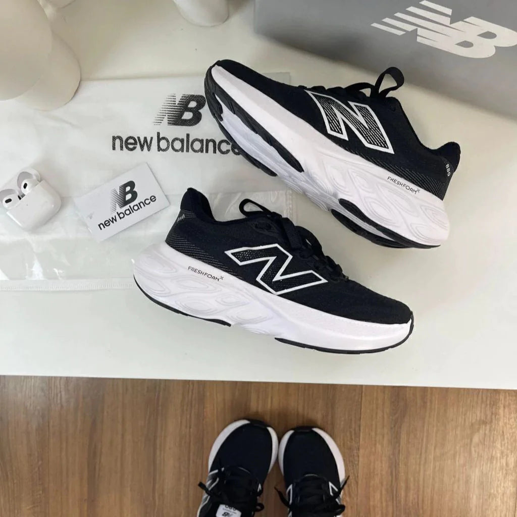 New Balance Fresh Foam X 880 V15 - Preto Branco
