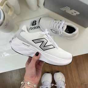 New Balance Fresh Foam X 880 V15 - Preto Branco