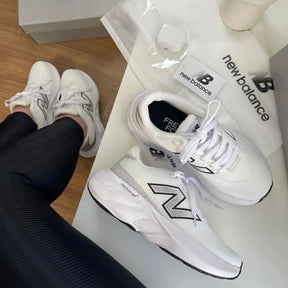 New Balance Fresh Foam X 880 V15 - Preto Branco