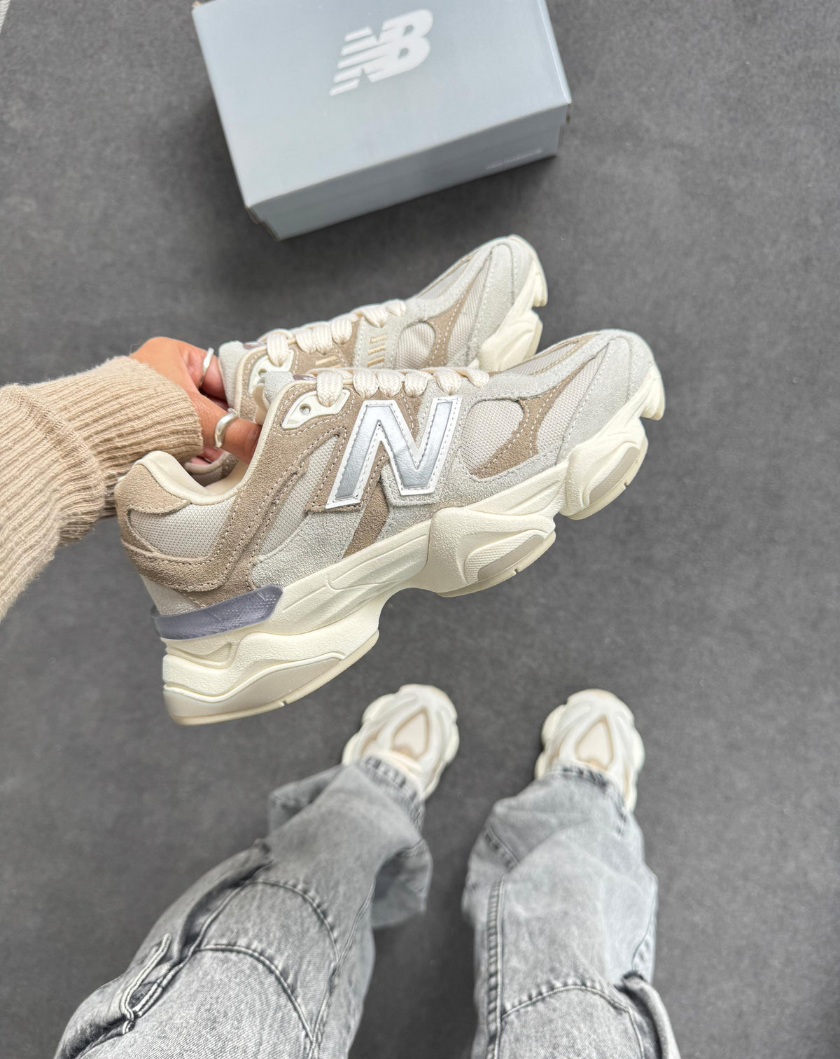 NB Feminino 9060 - Bege Cinza