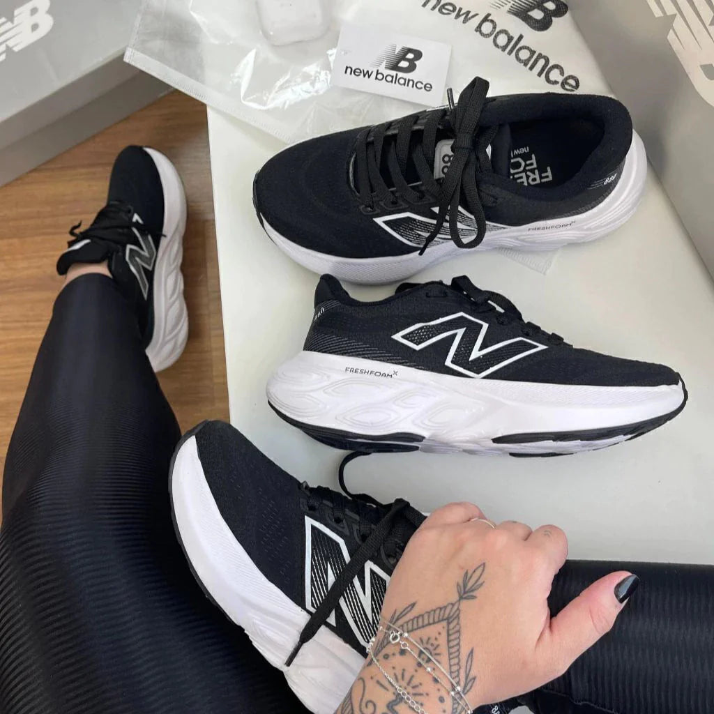 New Balance Fresh Foam X 880 V15 - Preto Branco
